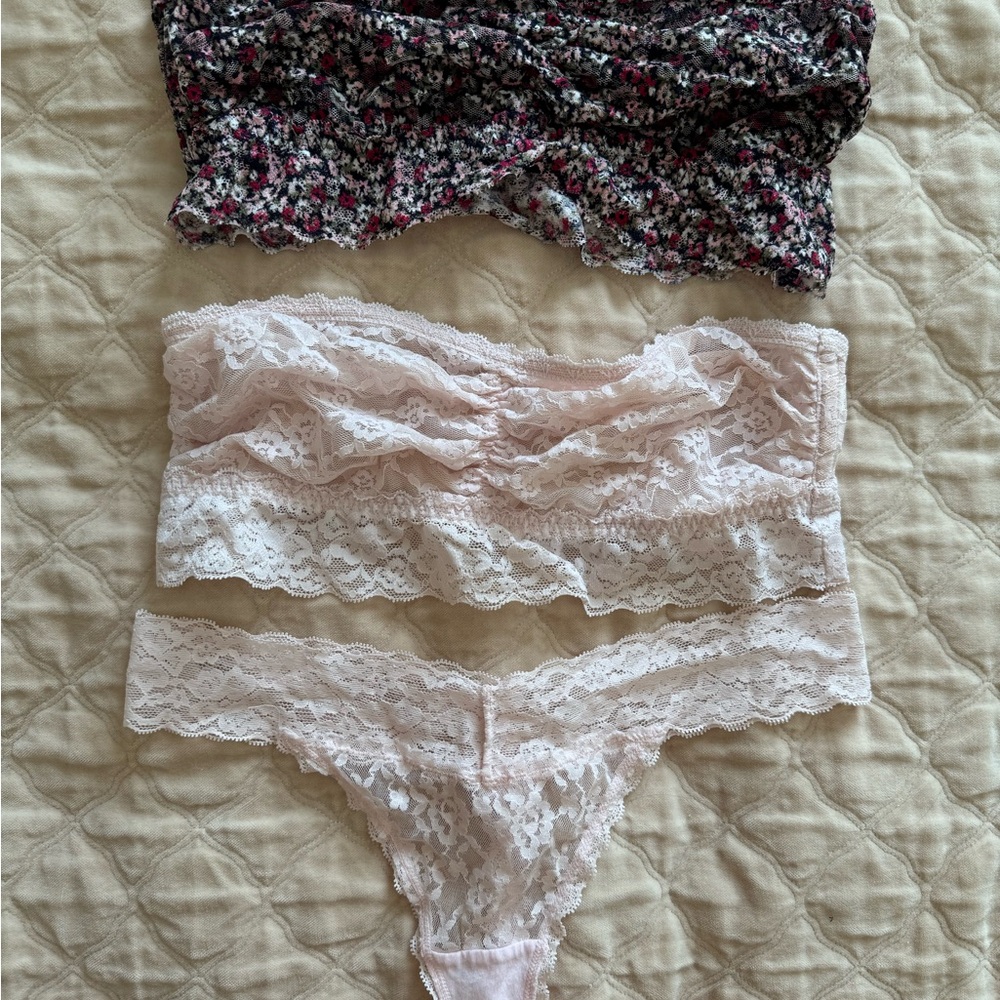 Floral and Lace Women's Intimates Set